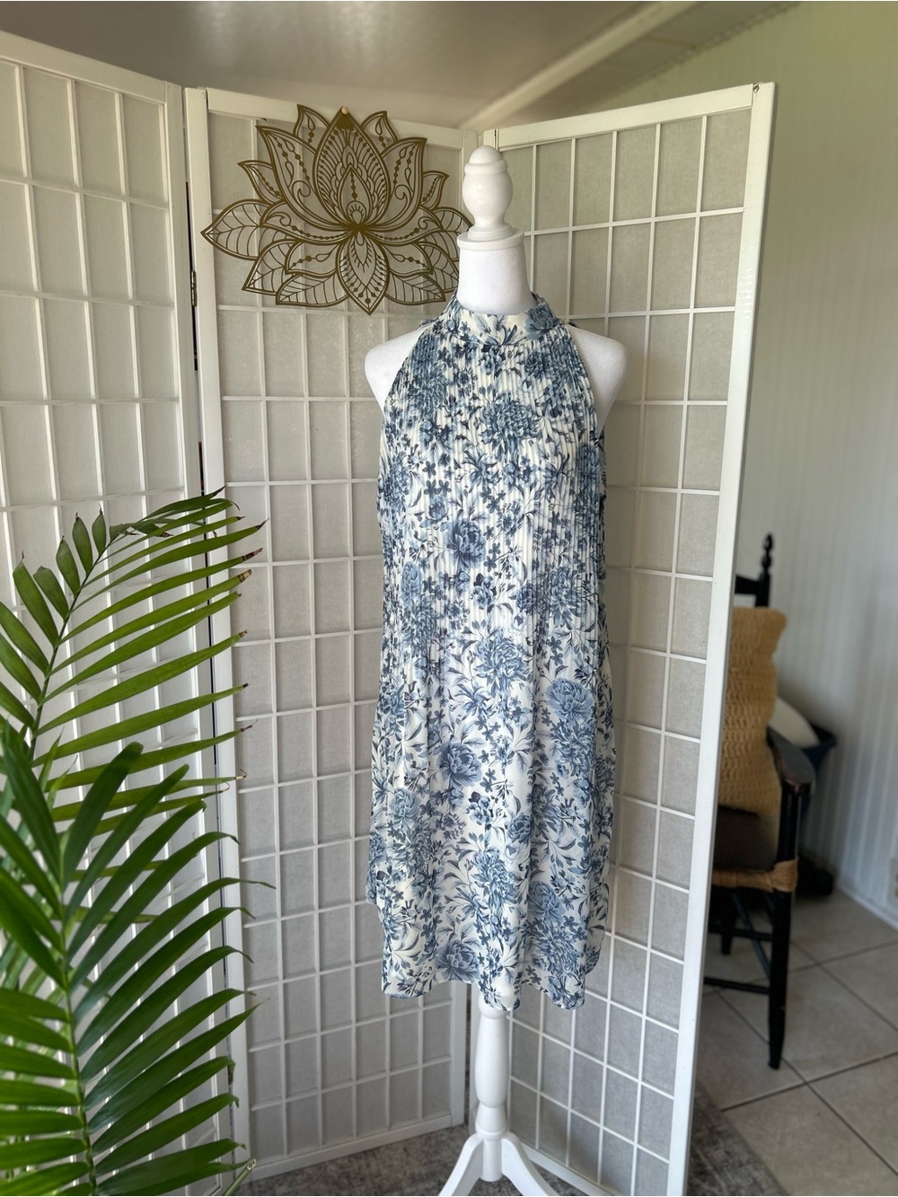🌿✨ Halogen Blue Floral Pleated Sleeveless Dress |  Size Medium | Pre-Loved